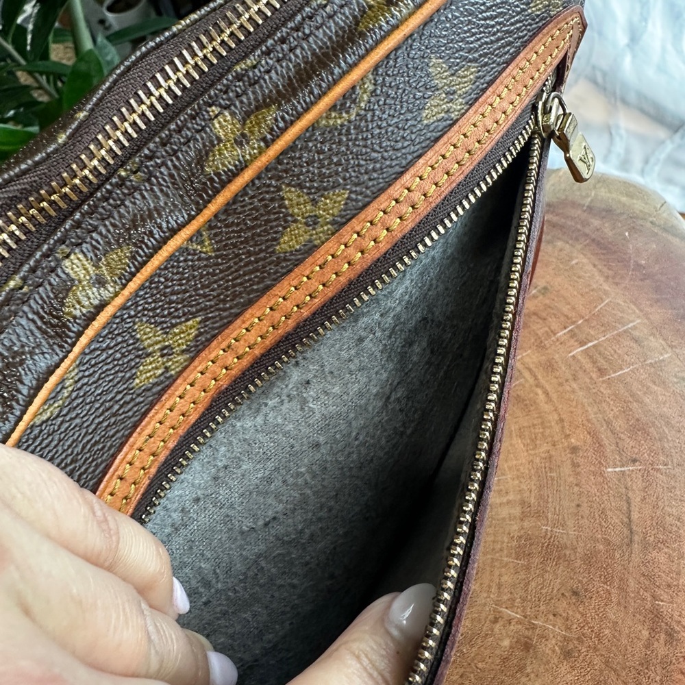 Louis Vuitton Large Monogram Trousse Pochette Wristlet Clutch Bag - Picture 11 of 15